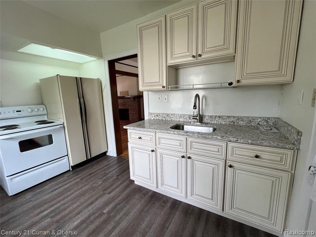 21507 Edna Street Dearborn, MI 48124 - Photo 6 of 9