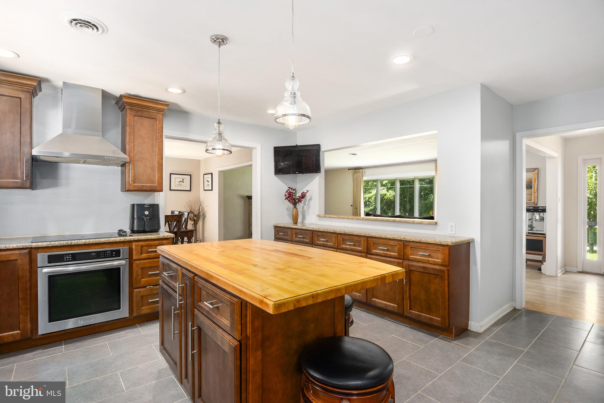 601 Ricketts Mill Road Elkton, MD 21921 - Photo 7 of 23 LARGE ISLAND WITH WOOD SURFACE