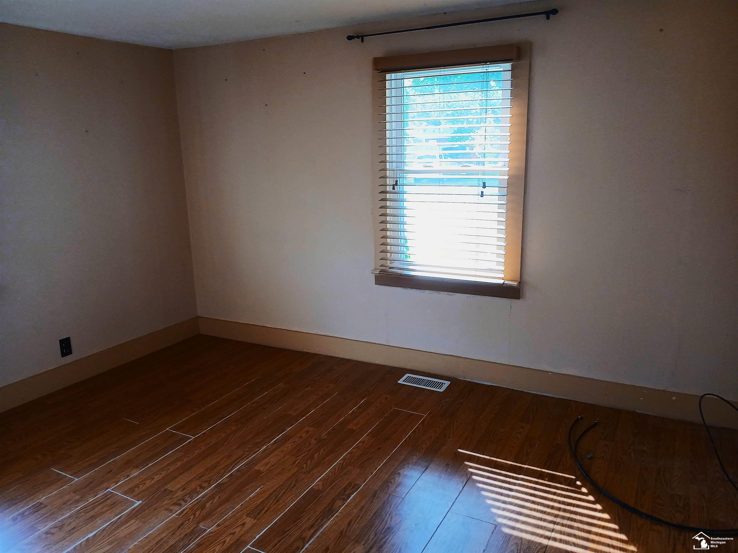15330 Dayton Road Monroe, MI 48161 - Photo 5 of 10 50177105-8efc5127-64e0-4182-8c5e-c17b15a32355.JPG