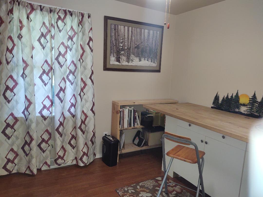 5255 Sand Ridge Road Morris, IL 60450 - Photo 13 of 20 a room with a table and a chair