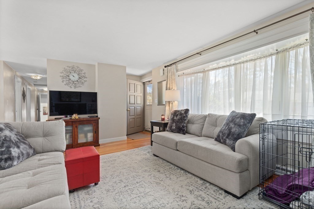 54 Fisher Road Weymouth, MA 02190 - Photo 4 of 42 Gallery Image 4
