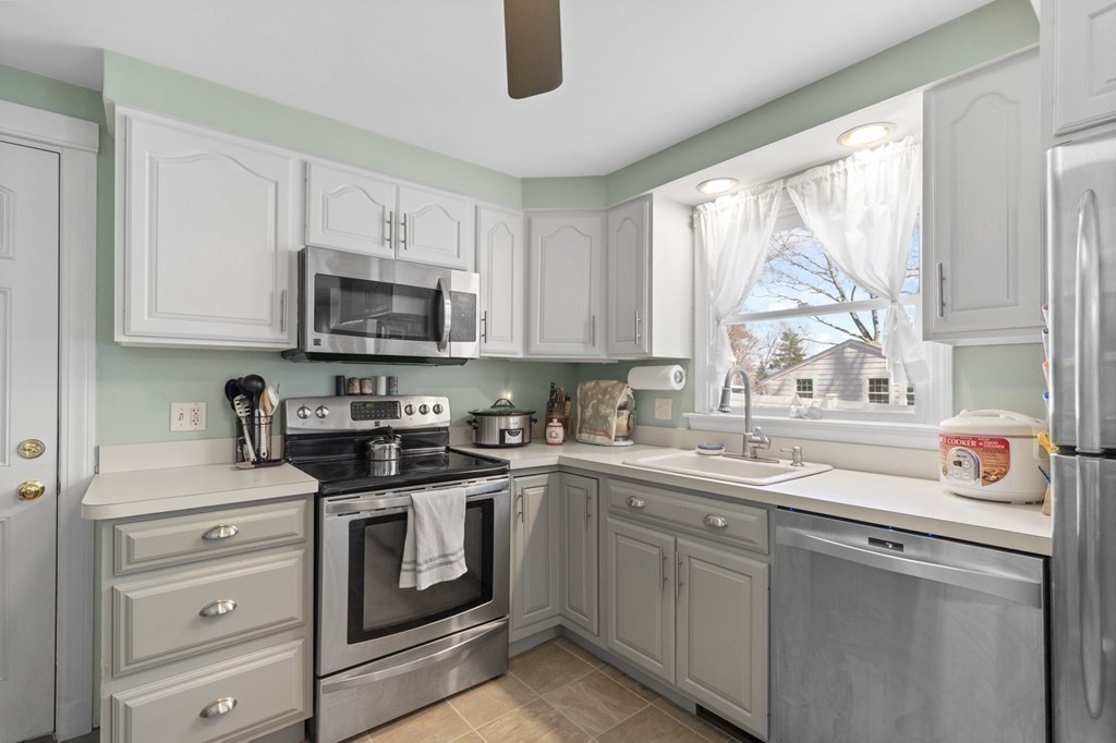 54 Fisher Road Weymouth, MA 02190 - Photo 9 of 42 Gallery Image 9