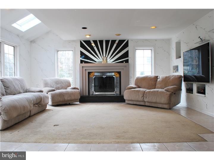 149 Shoemaker Road Huntingdon Valley, PA 19006 - Photo 3 of 18 Great Room