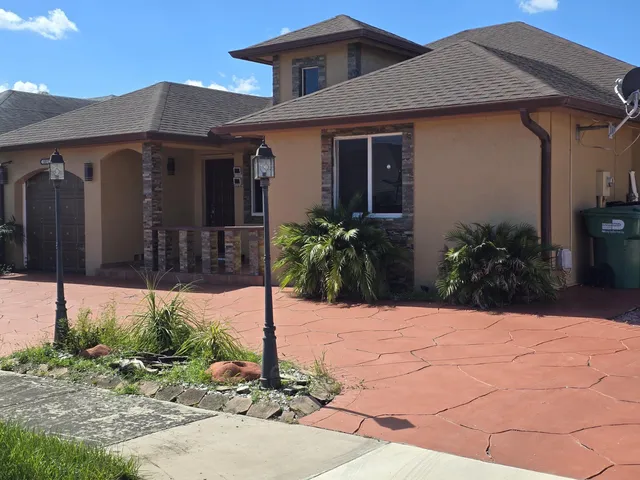 a view of house with yard