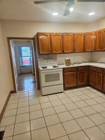 $2,200 | 32 Valley Everett Ma, Unit 1, Everett, MA 02149