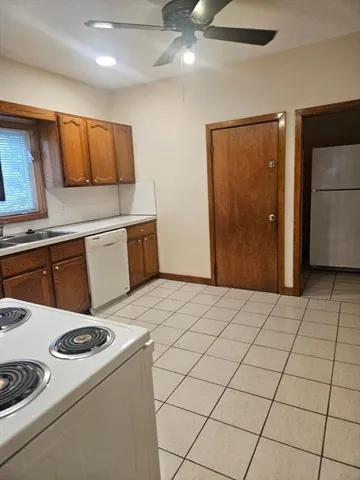 $2,200 | 32 Valley Everett Ma, Unit 1, Everett, MA 02149