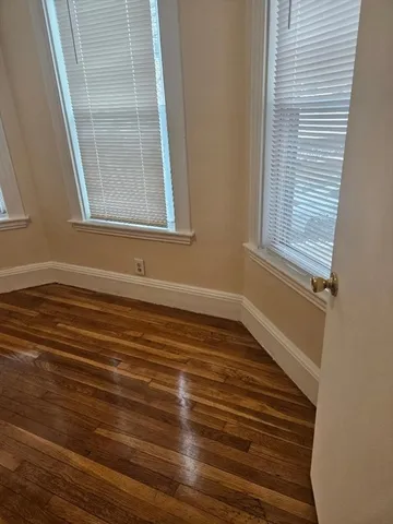 $2,200 | 32 Valley Everett Ma, Unit 1, Everett, MA 02149