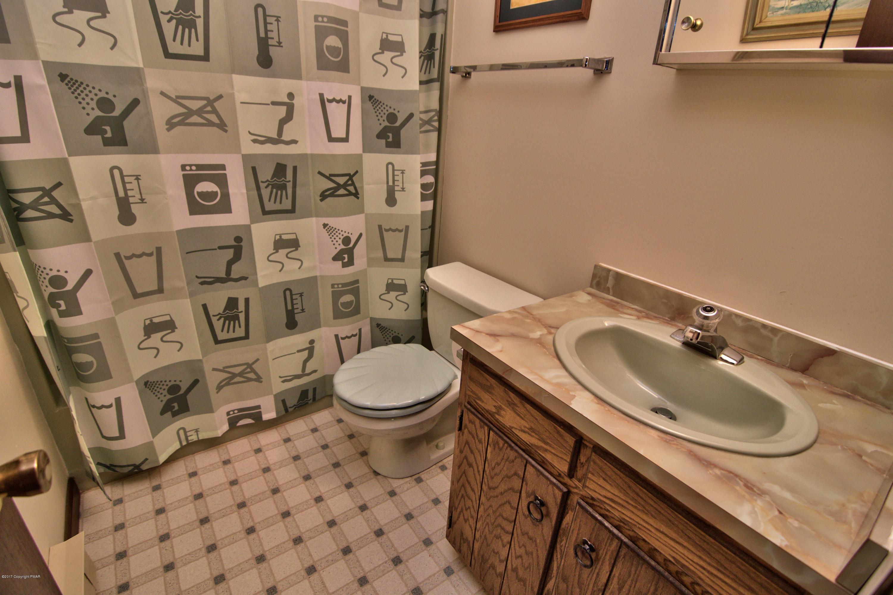 2161 Red Spruce Road Pocono Pines, PA 18350 - Photo 12 of 13 Hall Bath