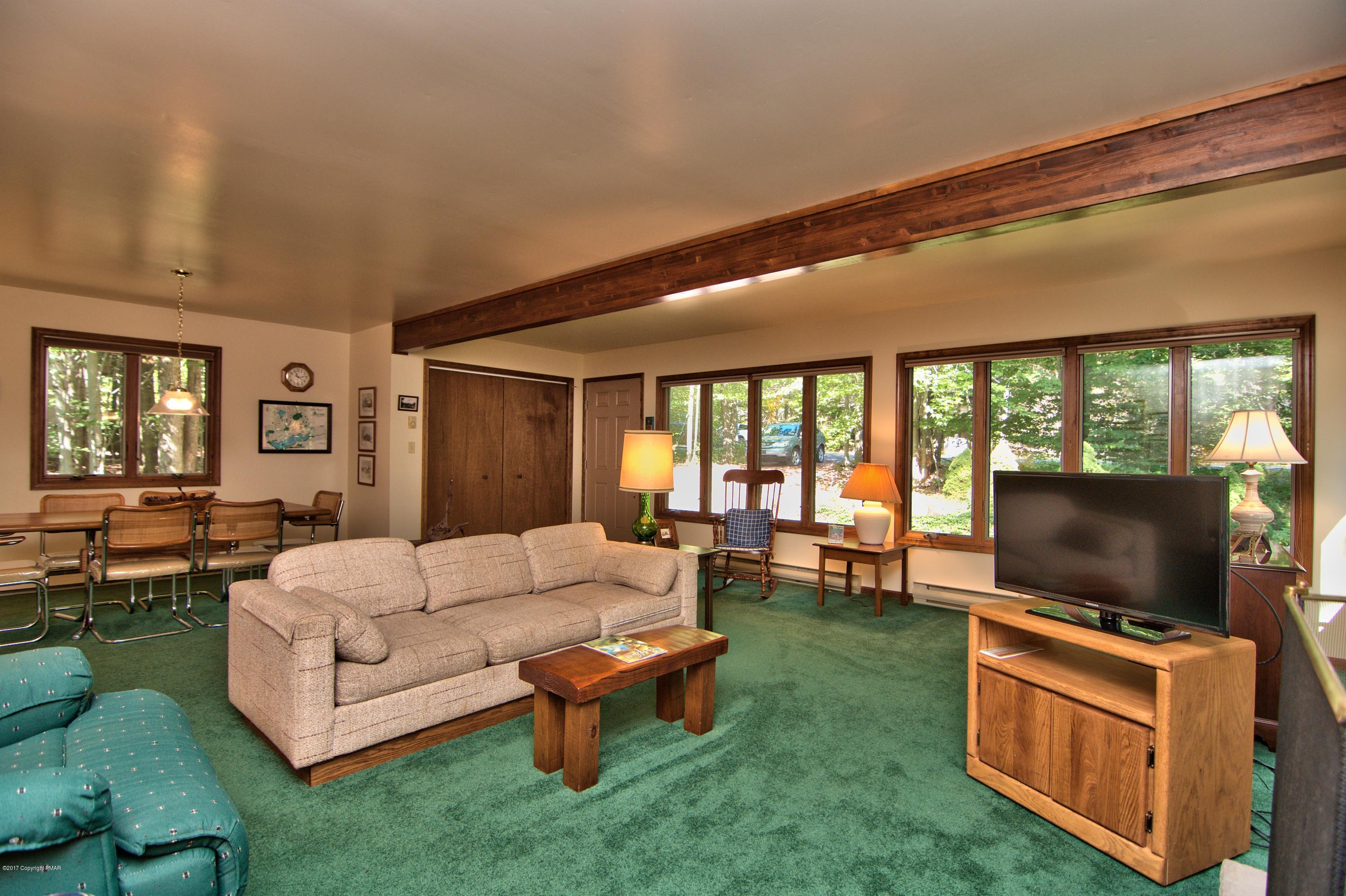 2161 Red Spruce Road Pocono Pines, PA 18350 - Photo 3 of 13 Living