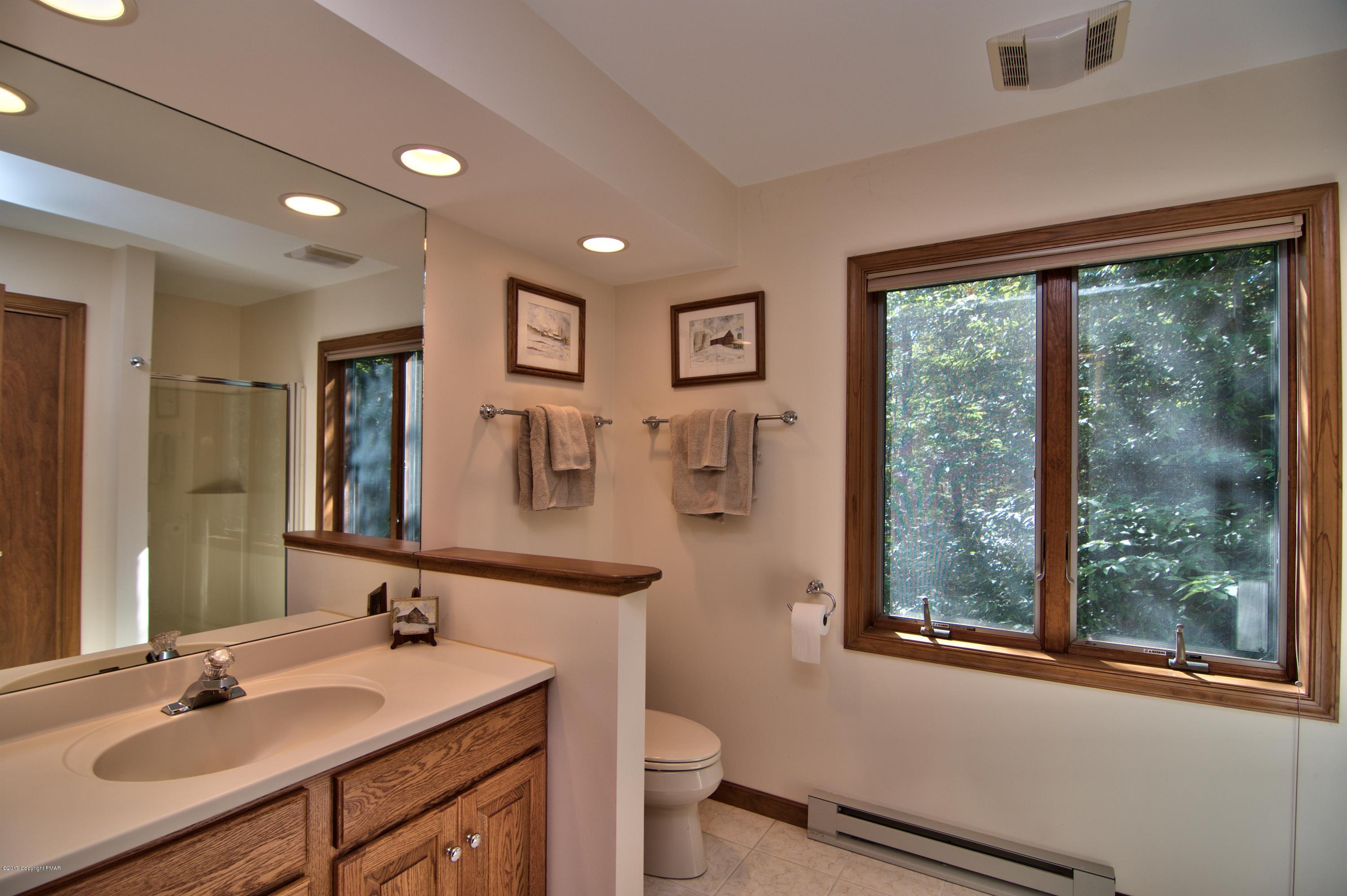2161 Red Spruce Road Pocono Pines, PA 18350 - Photo 9 of 13 Master Bath