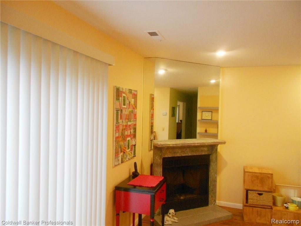 2517 Samoset Road Royal Oak, MI 48073 - Photo 5 of 41 3a.JPG