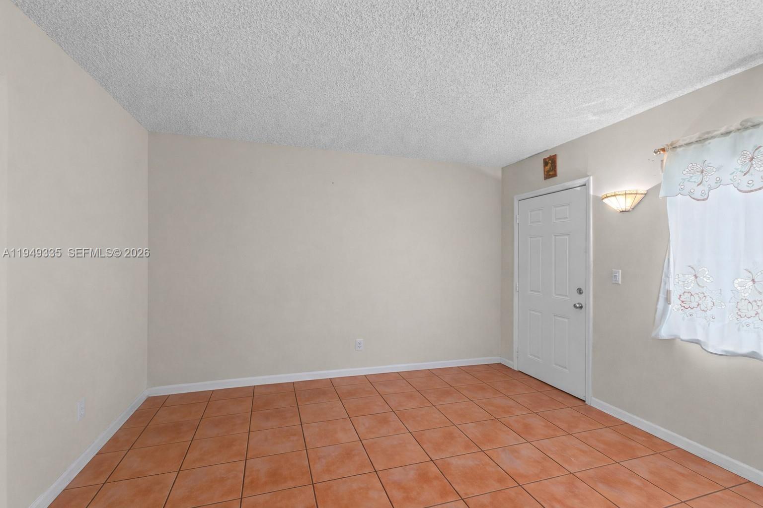 2178 West 60th Street, Unit 18111 Hialeah, FL 33016 - Photo 9 of 17 a view of an empty room