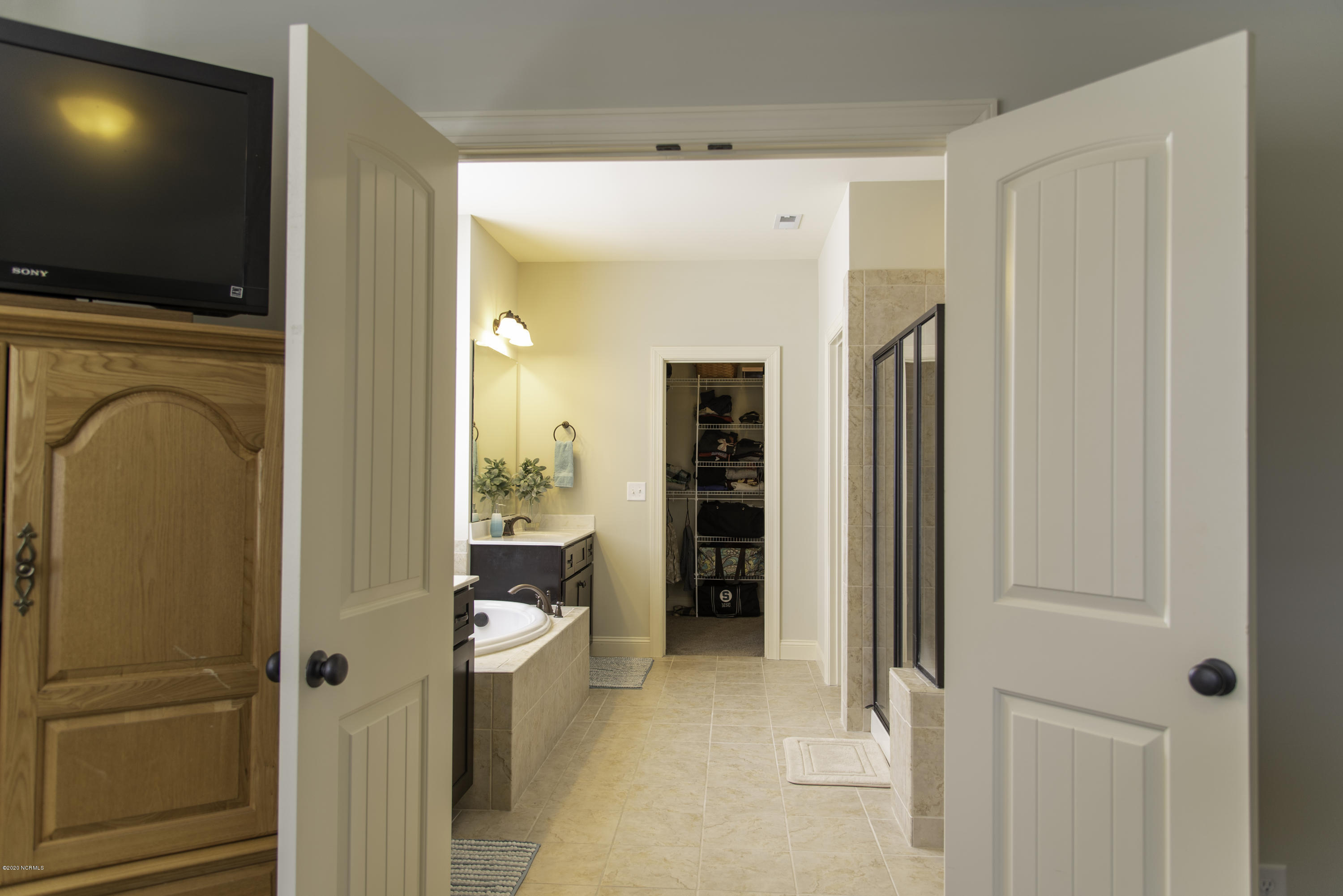 204 Willow Ridge Drive Holly Ridge, NC 28445 - Photo 17 of 37 Master bath