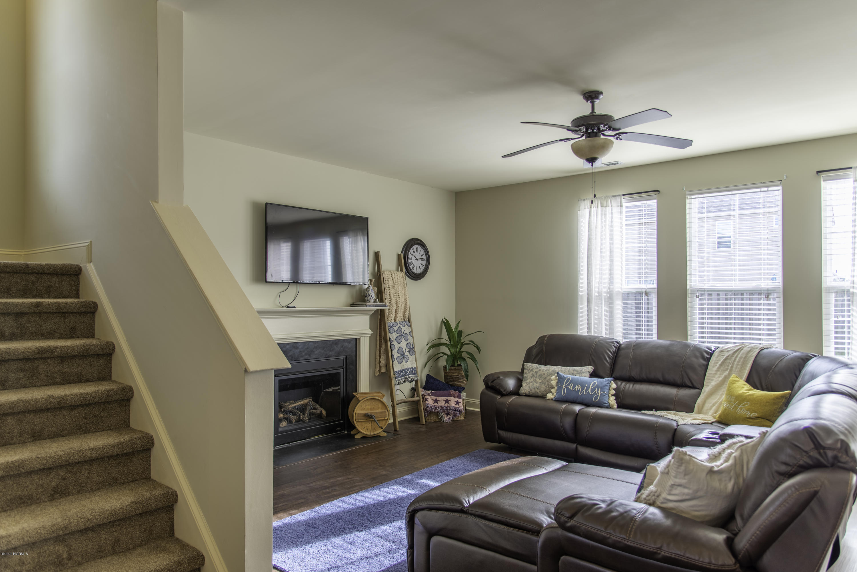 204 Willow Ridge Drive Holly Ridge, NC 28445 - Photo 9 of 37 living room