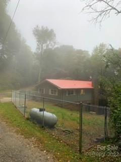 154 Meadows Road Canton, NC 28716 - Photo 2 of 31 a backyard of a house