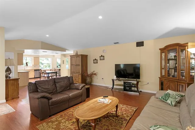 $2,400 | 1343 Highland Avenue Northwest, Tarpon Springs, FL 34689