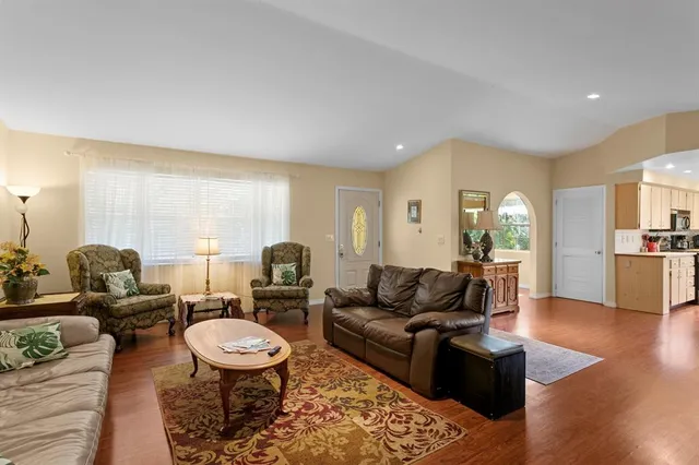 $2,400 | 1343 Highland Avenue Northwest, Tarpon Springs, FL 34689