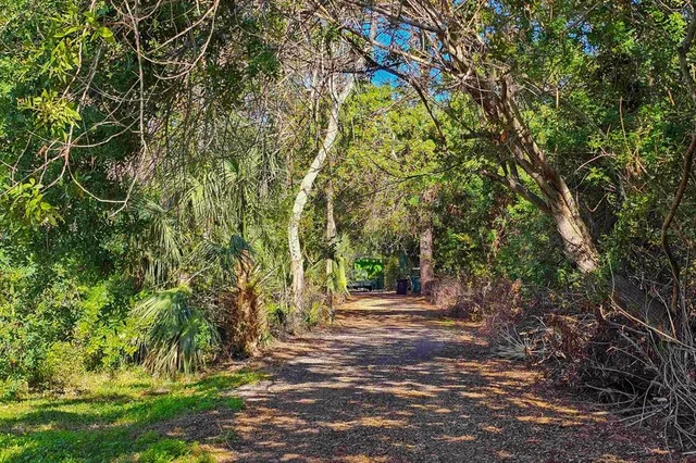 $2,400 | 1343 Highland Avenue Northwest, Tarpon Springs, FL 34689