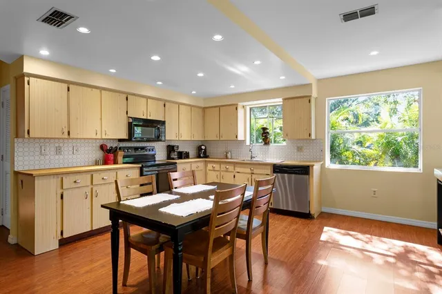 $2,400 | 1343 Highland Avenue Northwest, Tarpon Springs, FL 34689