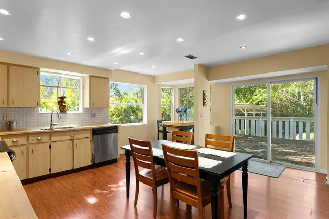 $2,400 | 1343 Highland Avenue Northwest, Tarpon Springs, FL 34689