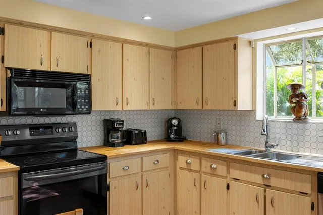 $2,400 | 1343 Highland Avenue Northwest, Tarpon Springs, FL 34689