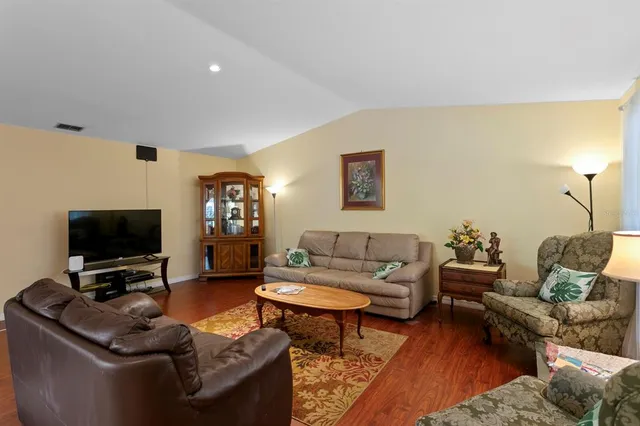 $2,400 | 1343 Highland Avenue Northwest, Tarpon Springs, FL 34689