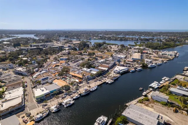 $2,400 | 1343 Highland Avenue Northwest, Tarpon Springs, FL 34689