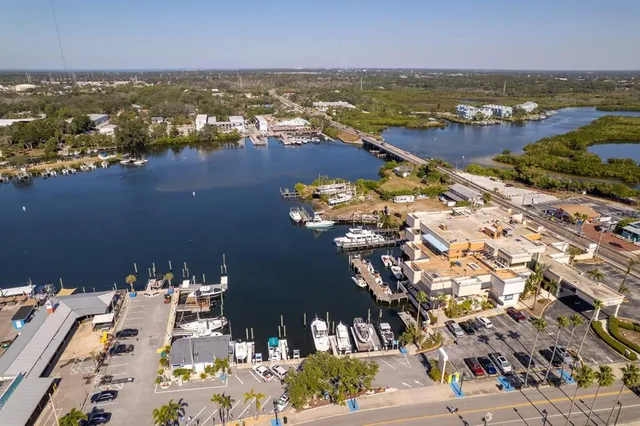 $2,400 | 1343 Highland Avenue Northwest, Tarpon Springs, FL 34689