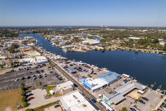 $2,400 | 1343 Highland Avenue Northwest, Tarpon Springs, FL 34689