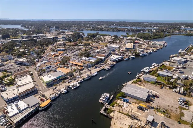 $2,400 | 1343 Highland Avenue Northwest, Tarpon Springs, FL 34689