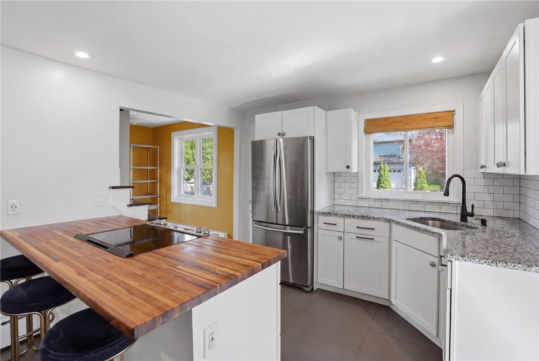 18 Loring Road Bristol, RI 02809 - Photo 12 of 38