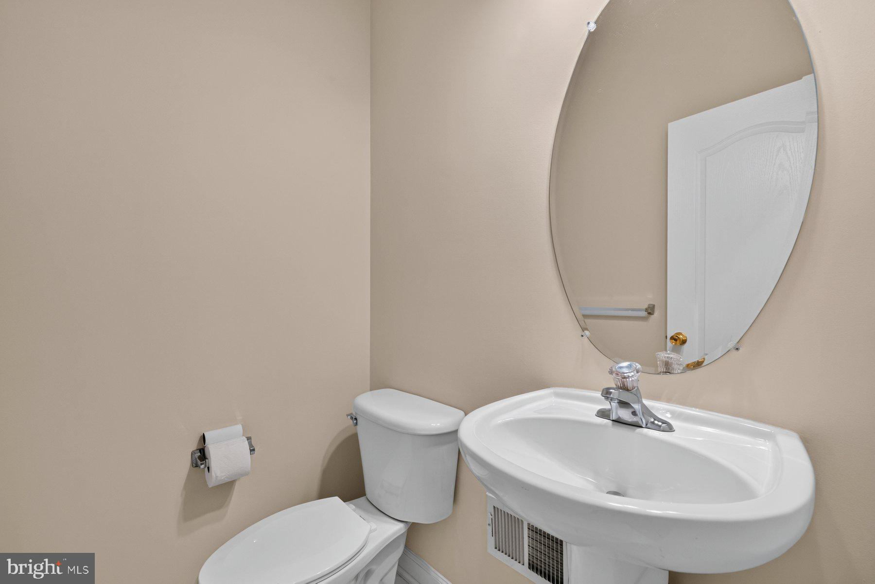 13013 St Clair Road Clarksburg, MD 20871 - Photo 12 of 29 Entry level half bath