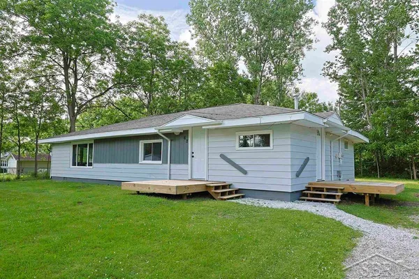 $194,900 | 62 5 Mile Road, Midland, MI 48640
