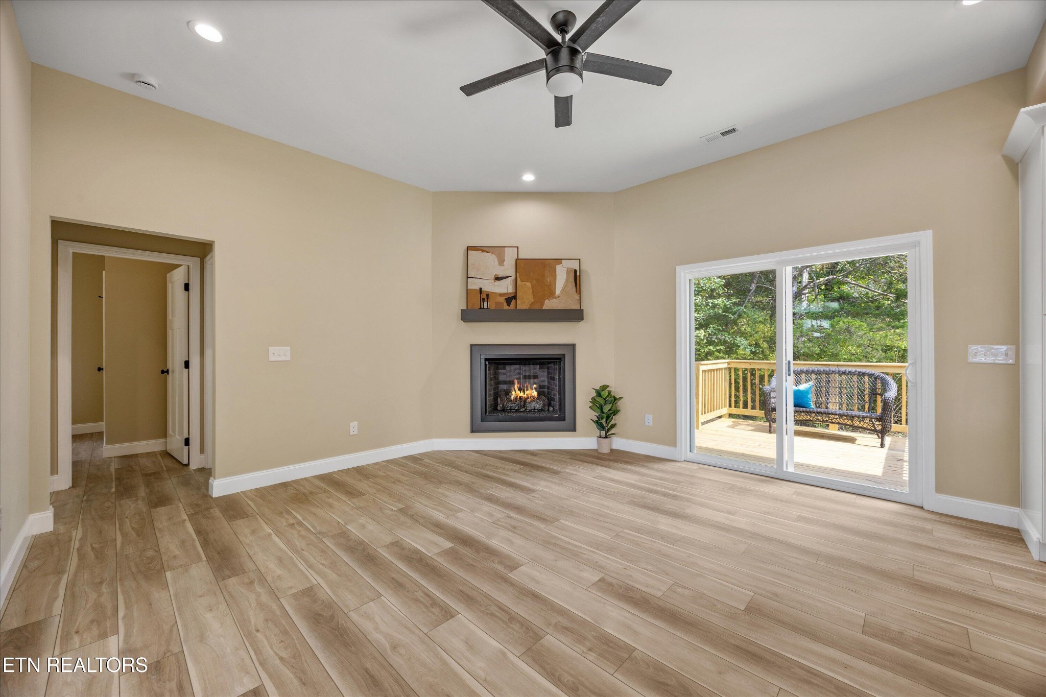 210 Daniel Morris Point Clinton, TN 37716 - Photo 8 of 45 a view of livingroom with hardwood floor and a ceiling fan