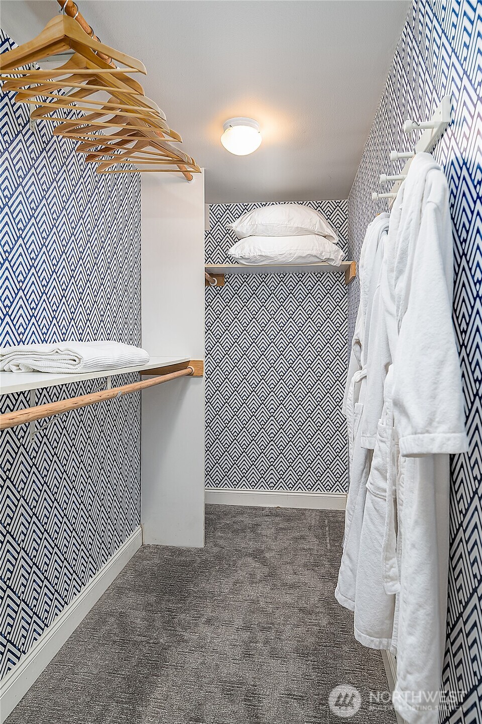 7638 Winona Avenue North, Unit B Seattle, WA 98103 - Photo 11 of 20 a view of small space