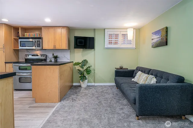 $2,795 | 7638 Winona Avenue North, Unit B, Seattle, WA 98103