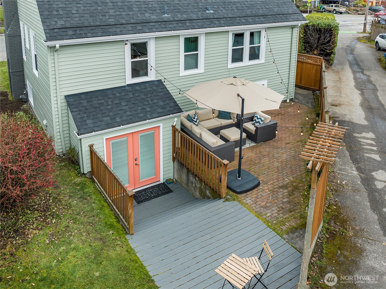 7638 Winona Avenue North, Unit B Seattle, WA 98103 - Photo 4 of 20 a view of deck with patio
