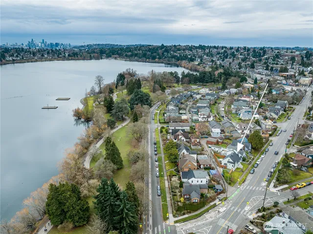 $2,795 | 7638 Winona Avenue North, Unit B, Seattle, WA 98103