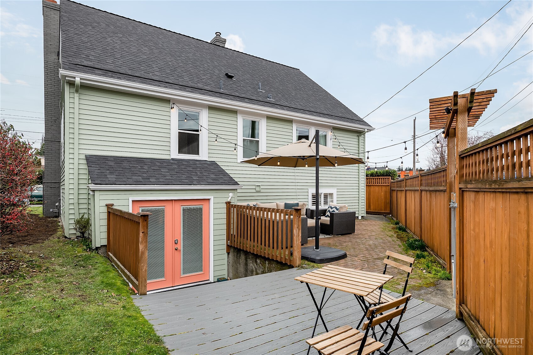 7638 Winona Avenue North, Unit B Seattle, WA 98103 - Photo 8 of 20 a view of a patio with table and chairs with wooden floor and fence