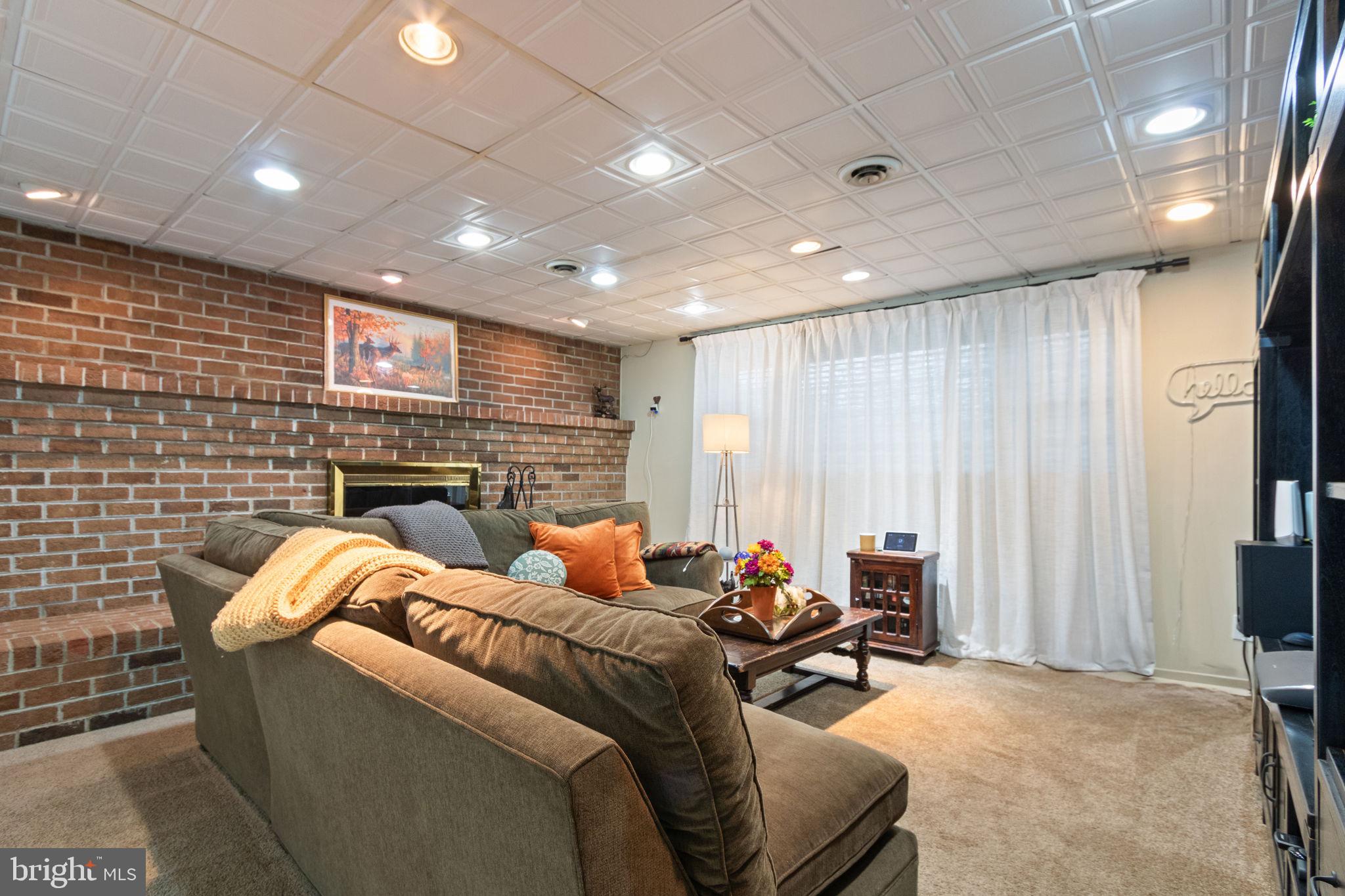 54 Richards Ferry Road Fredericksburg, VA 22406 - Photo 33 of 53 a living room with furniture
