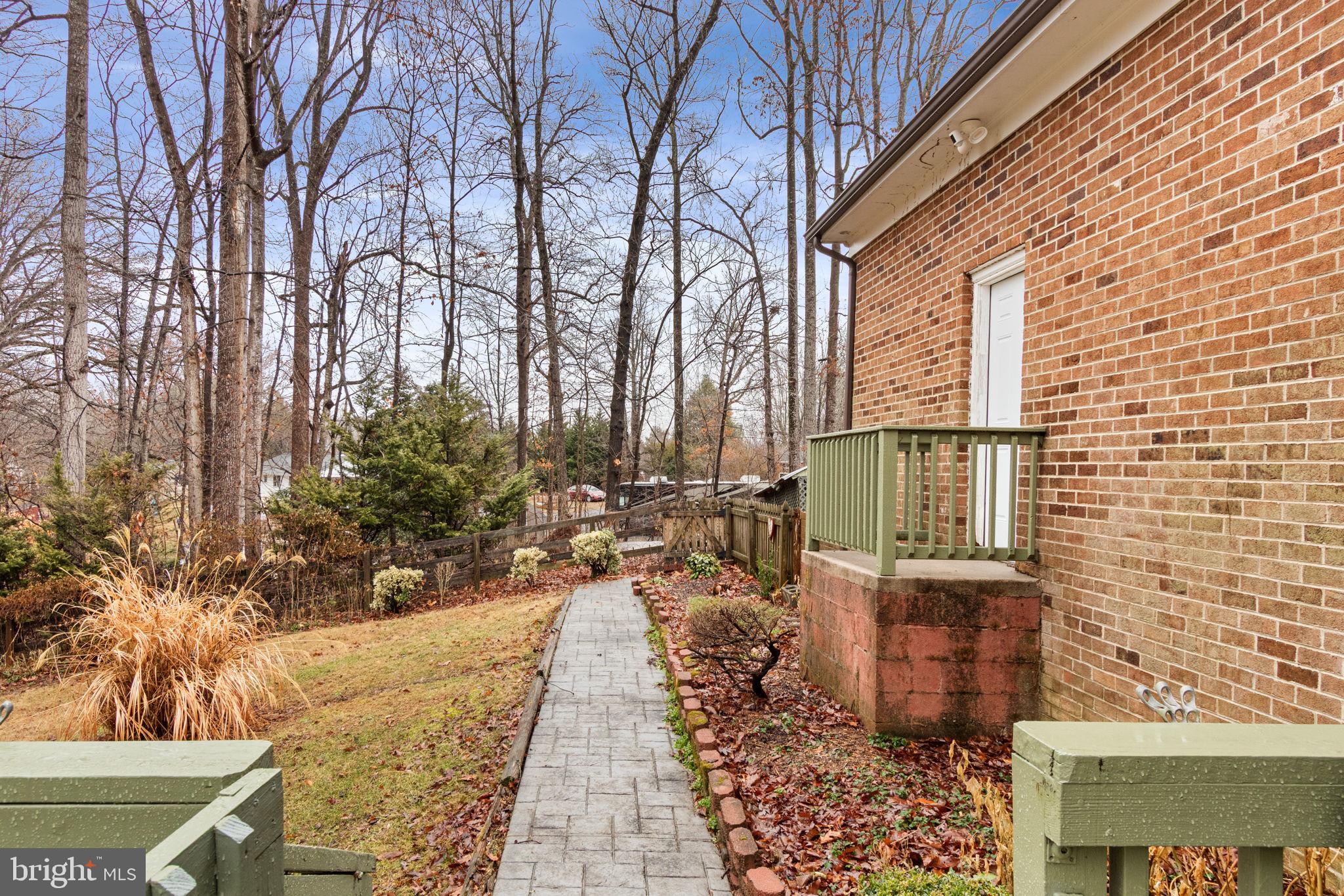 54 Richards Ferry Road Fredericksburg, VA 22406 - Photo 45 of 53 a backyard of a house with table and chairs