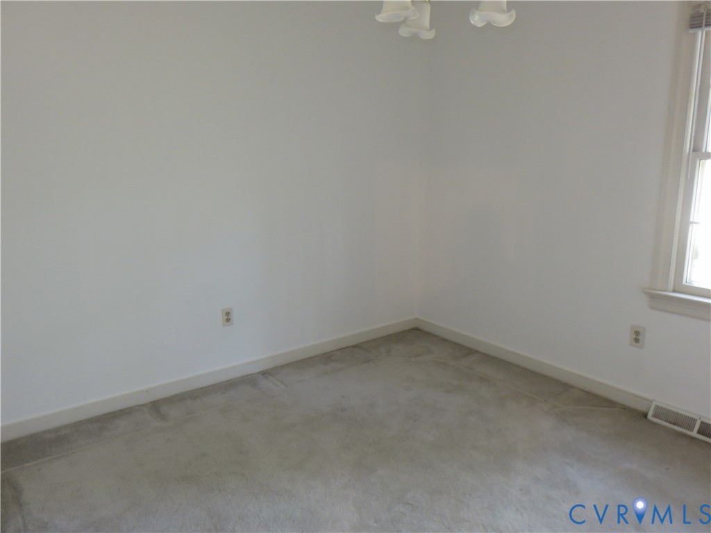 8379 Quailfield Road Mechanicsville, VA 23116 - Photo 34 of 56 a room that has a window