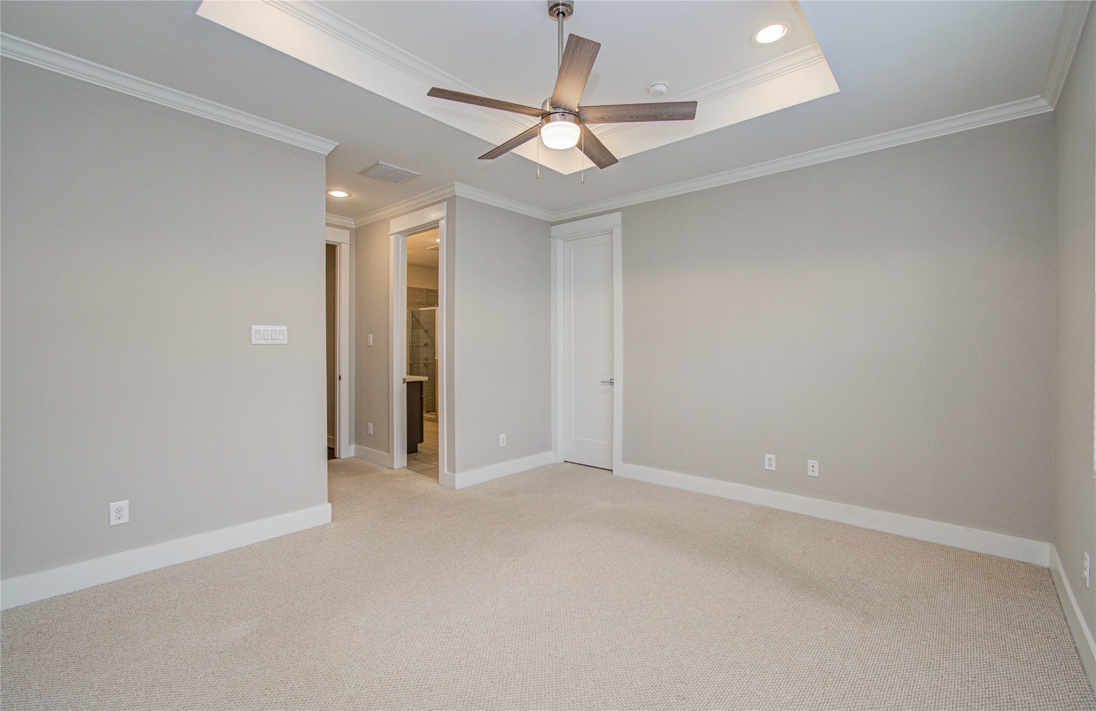 3516 Bastrop Street Houston, TX 77004 - Photo 15 of 25 an empty room with closet and a ceiling fan