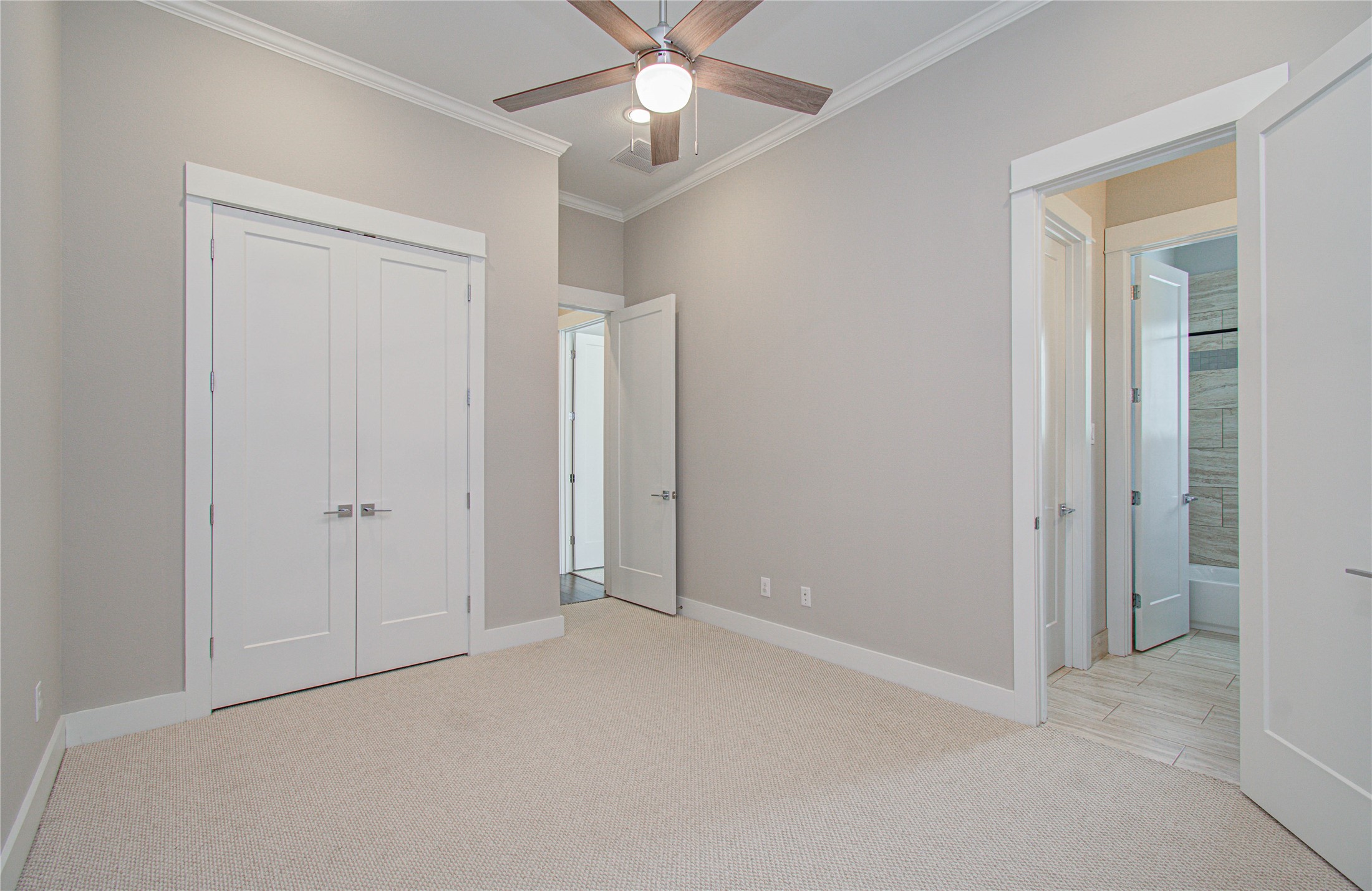 3516 Bastrop Street Houston, TX 77004 - Photo 23 of 25 a view of an empty room and chandelier fan