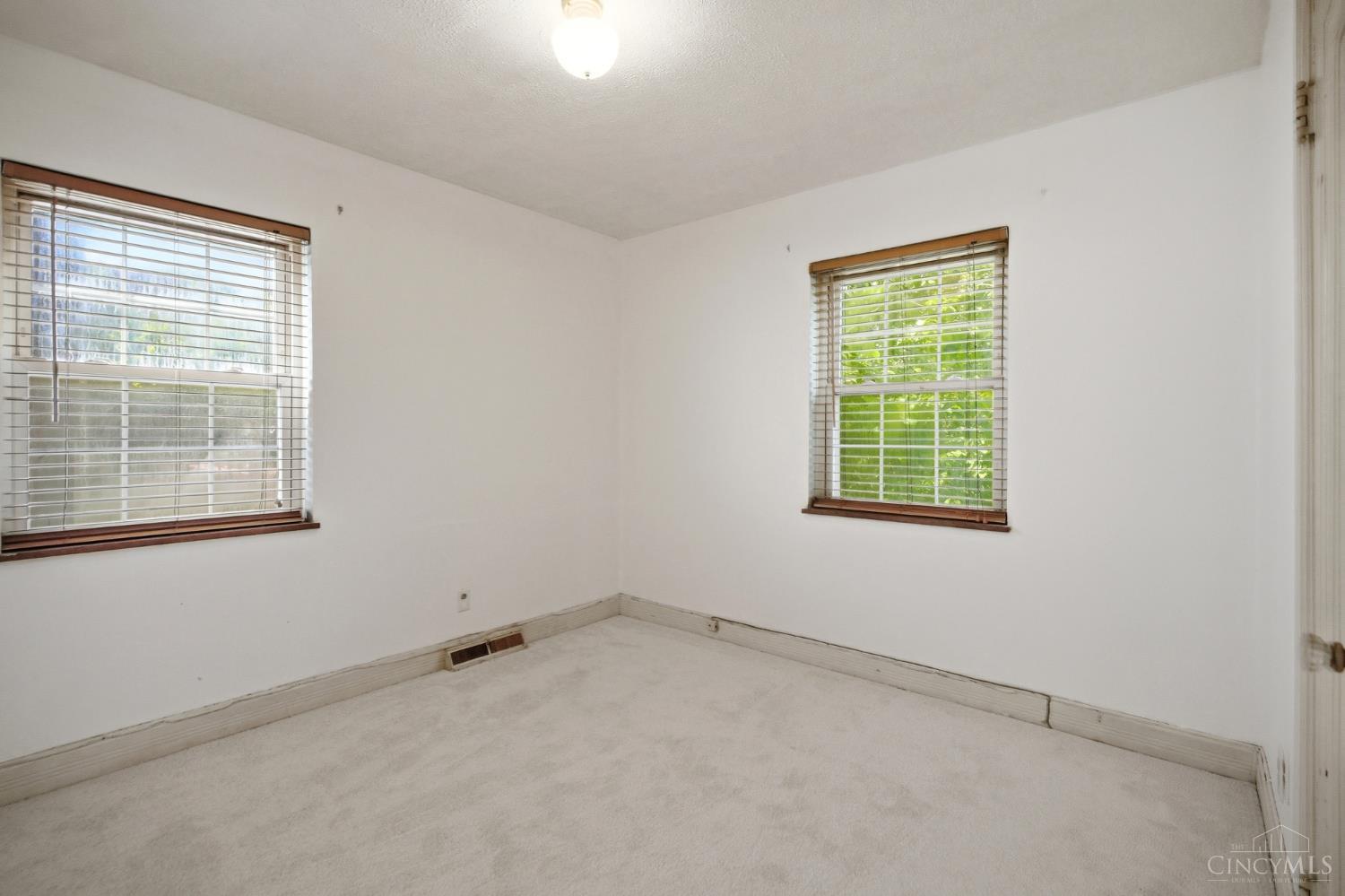 5251 Relluk Drive Cincinnati, OH 45238 - Photo 12 of 41
