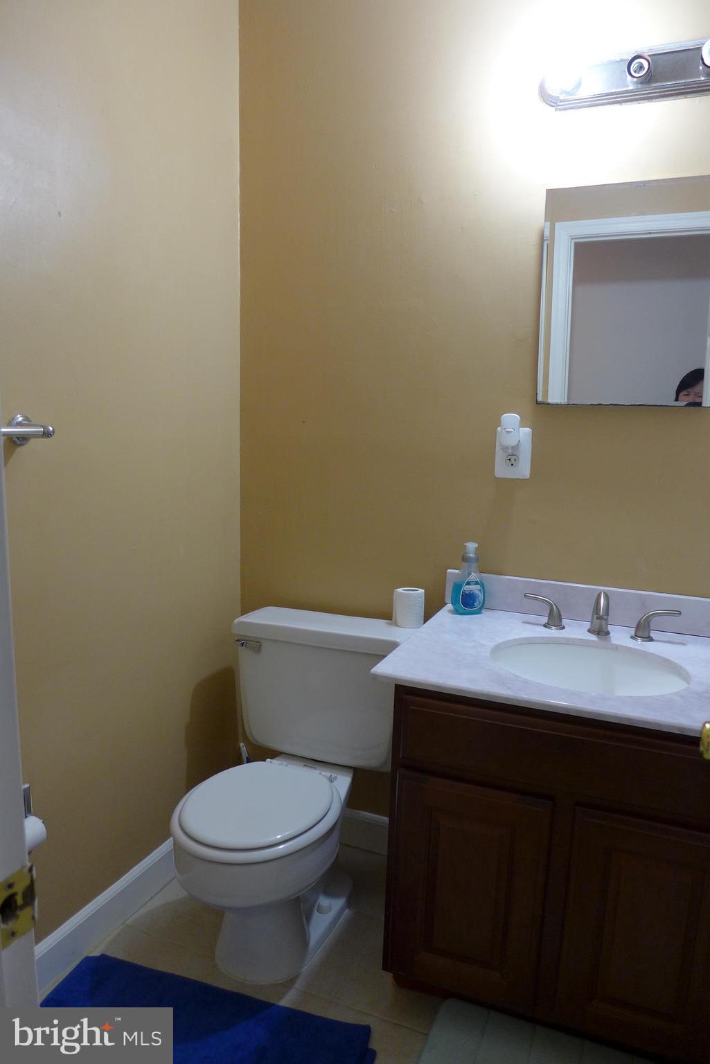 2357 Southgate Square Reston, VA 20191 - Photo 13 of 32 Bathroom
