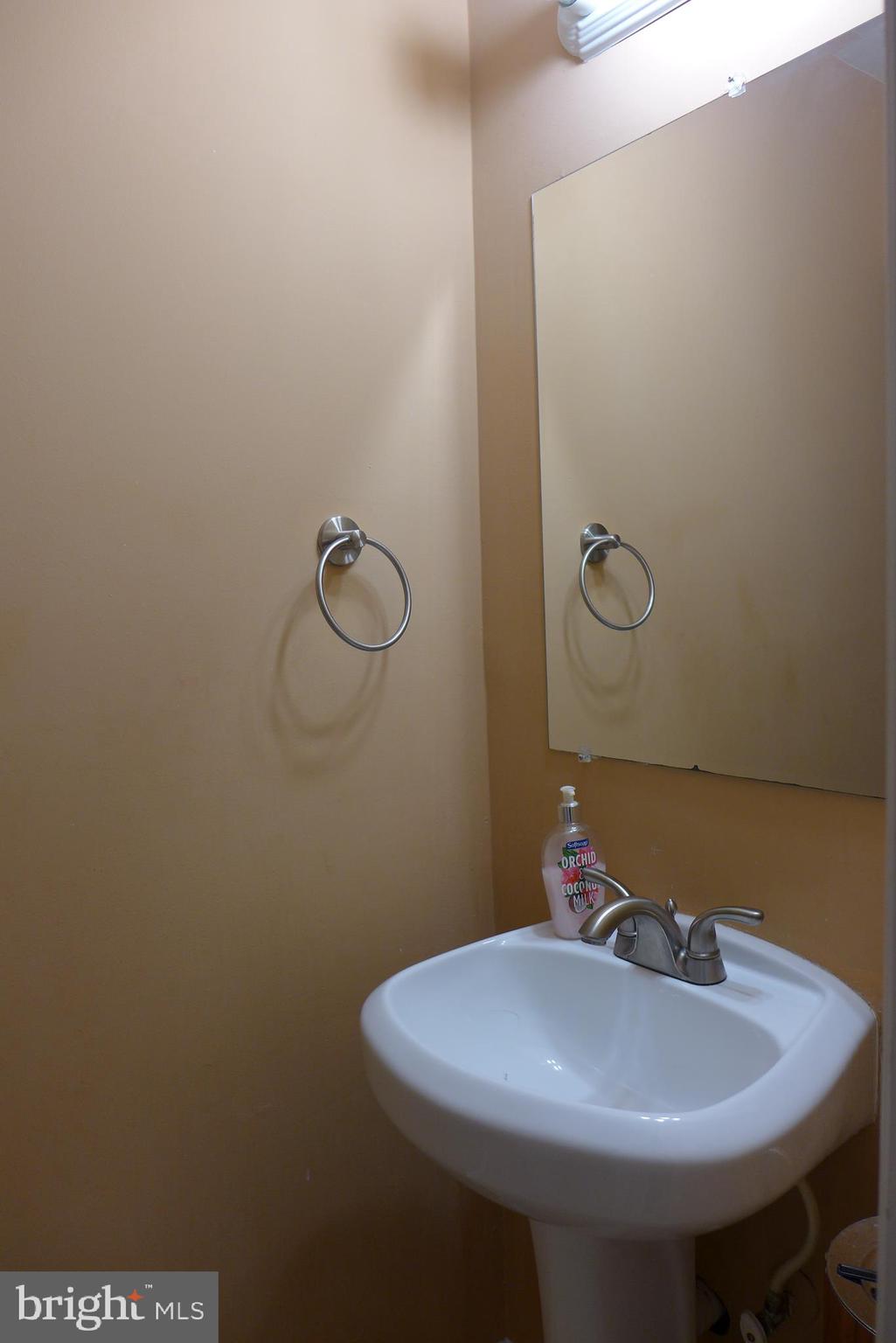2357 Southgate Square Reston, VA 20191 - Photo 16 of 32 2nd powder room