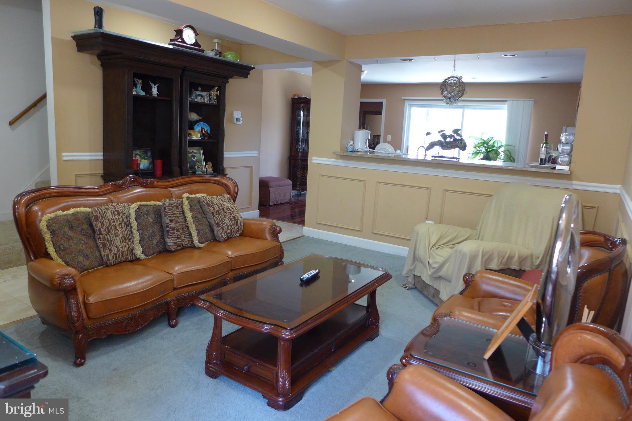 2357 Southgate Square Reston, VA 20191 - Photo 3 of 32 Living room