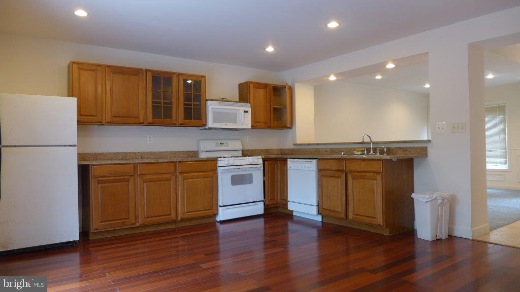 2357 Southgate Square Reston, VA 20191 - Photo 24 of 32 Kitchen