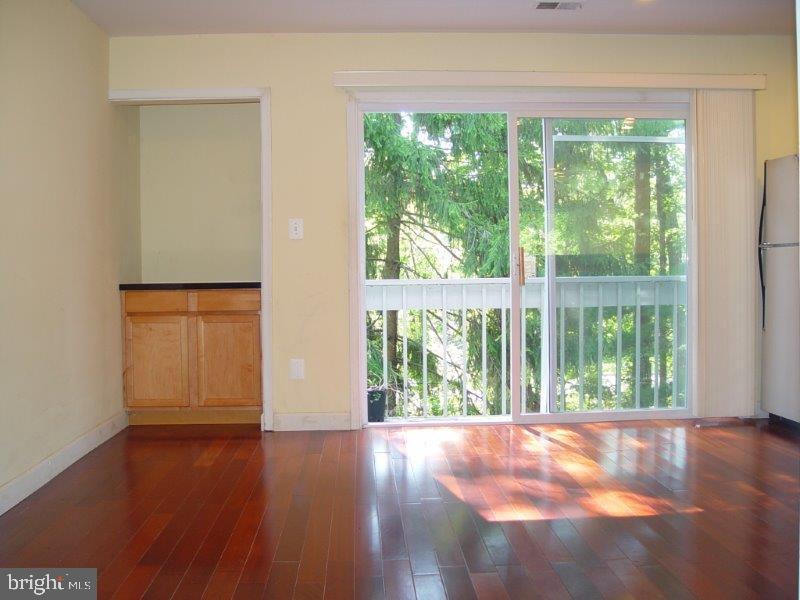 2357 Southgate Square Reston, VA 20191 - Photo 25 of 32 Kitchen